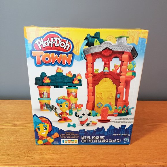 Play-Doh Town Firehouse Set - Picture 1 of 3